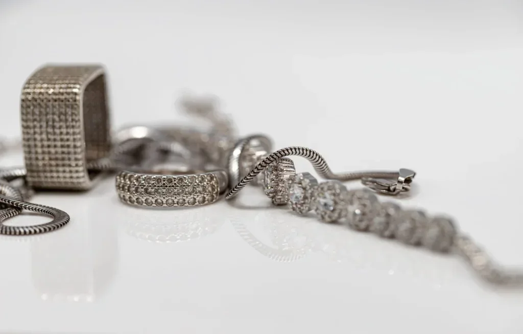 Silberschmuck Ringe und Armbänder mit Steinen Silberankauf bei Juwelier Sascha in Wien 1150