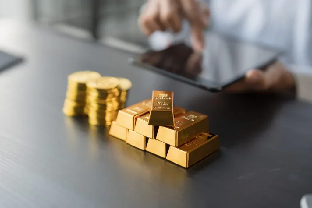 Goldbarren und Goldmünzen mit Tablet zur Kursberechnung aktueller Goldpreis bei Juwelier Sascha in Wien